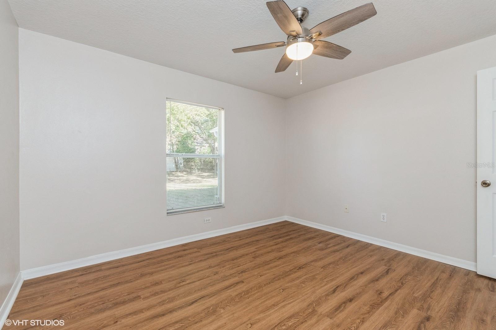 Image 17 of 25 For 694 Park Valley Circle