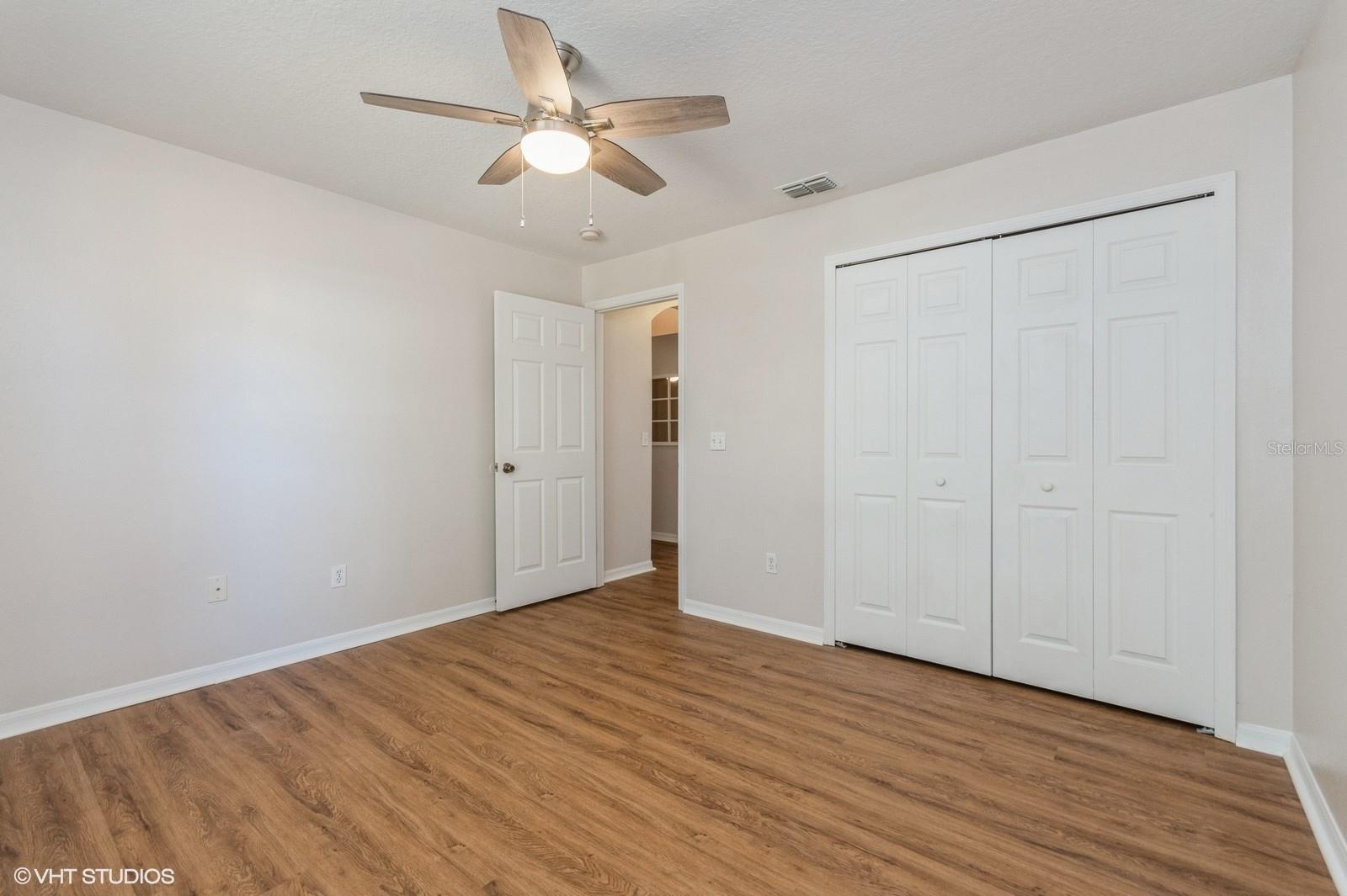 Image 18 of 25 For 694 Park Valley Circle