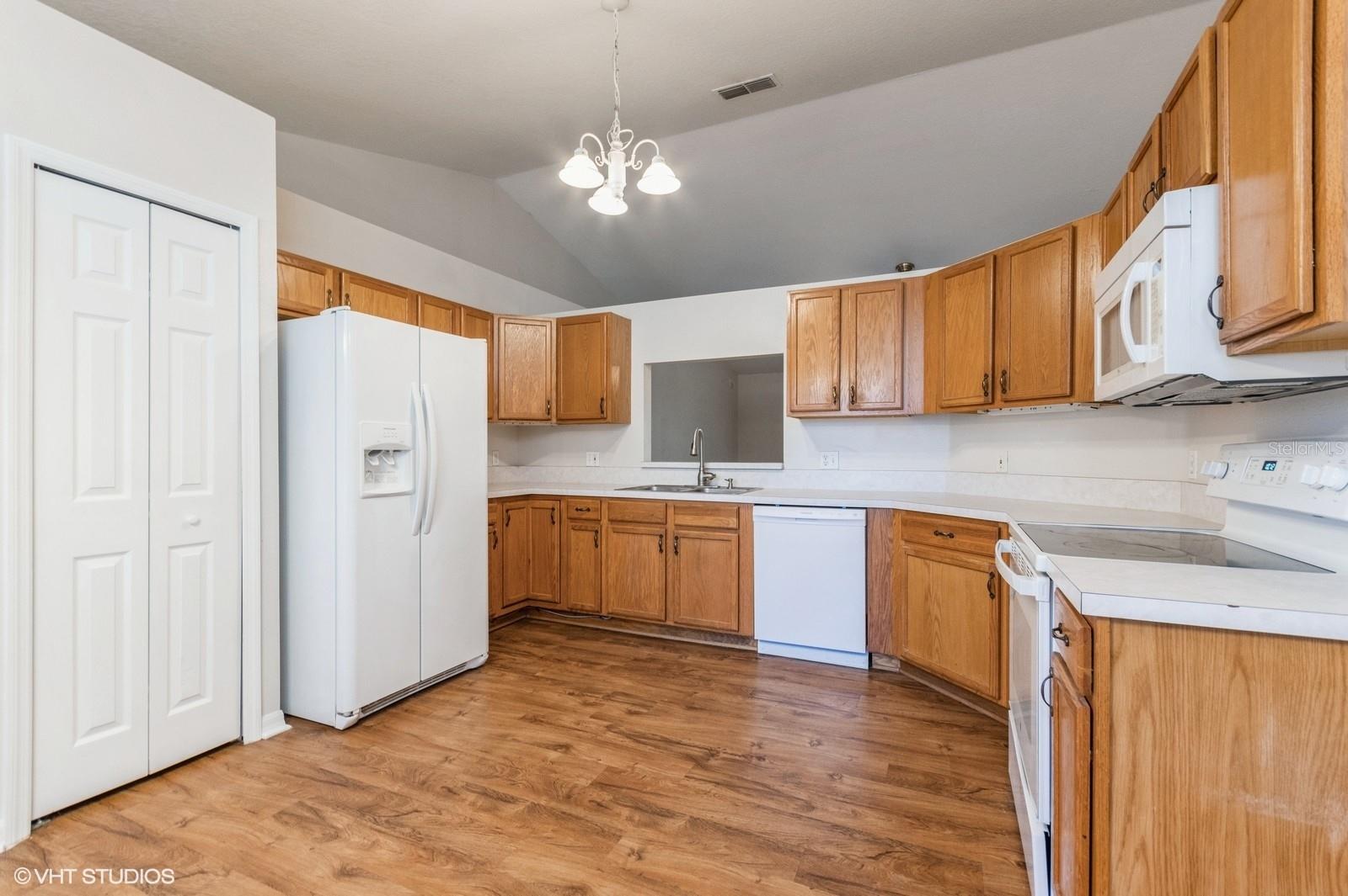 Image 4 of 25 For 694 Park Valley Circle