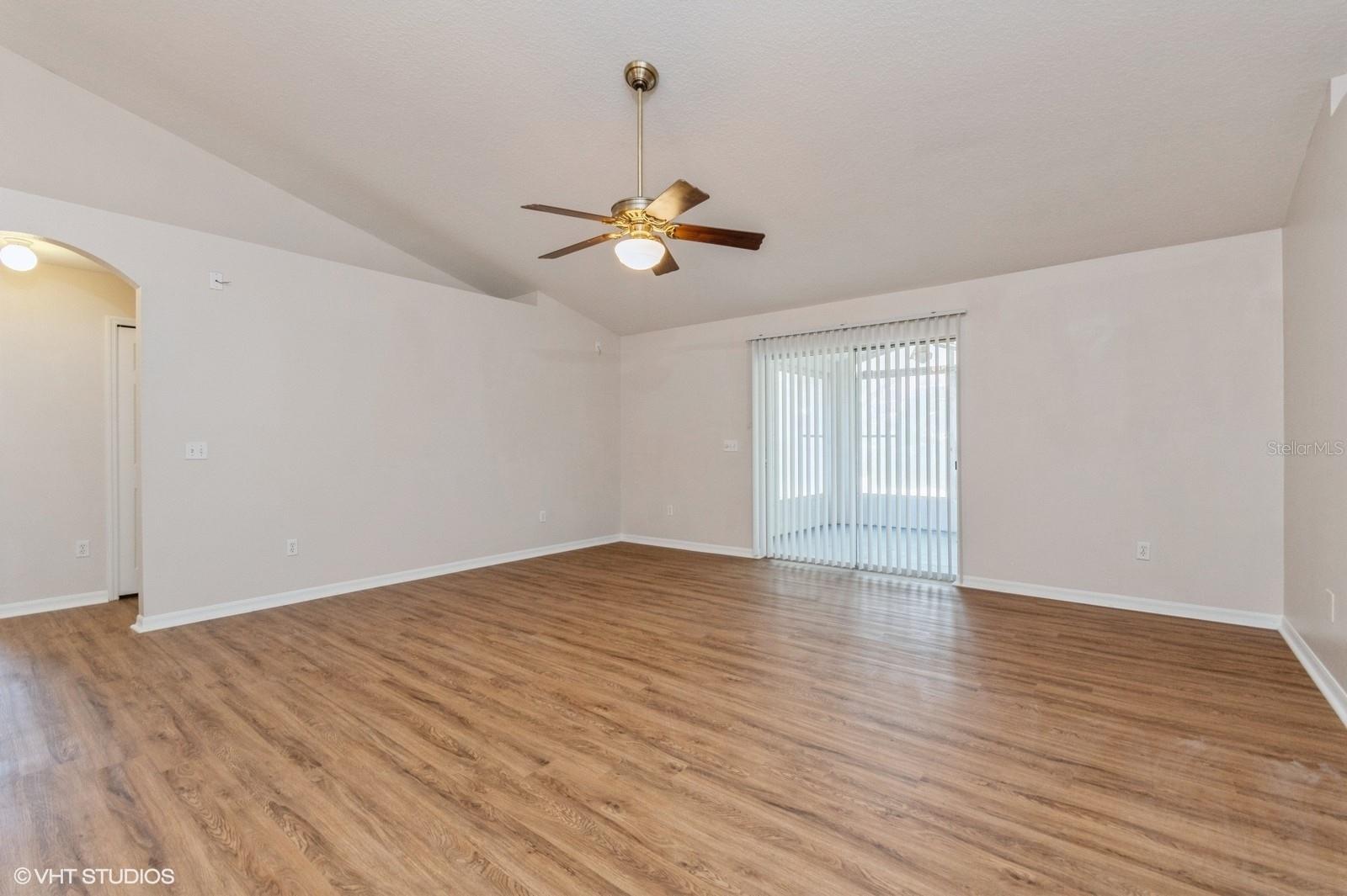 Image 7 of 25 For 694 Park Valley Circle