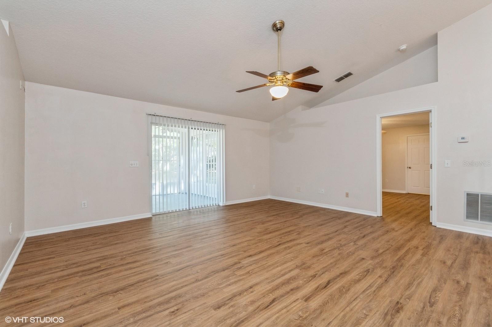 Image 8 of 25 For 694 Park Valley Circle