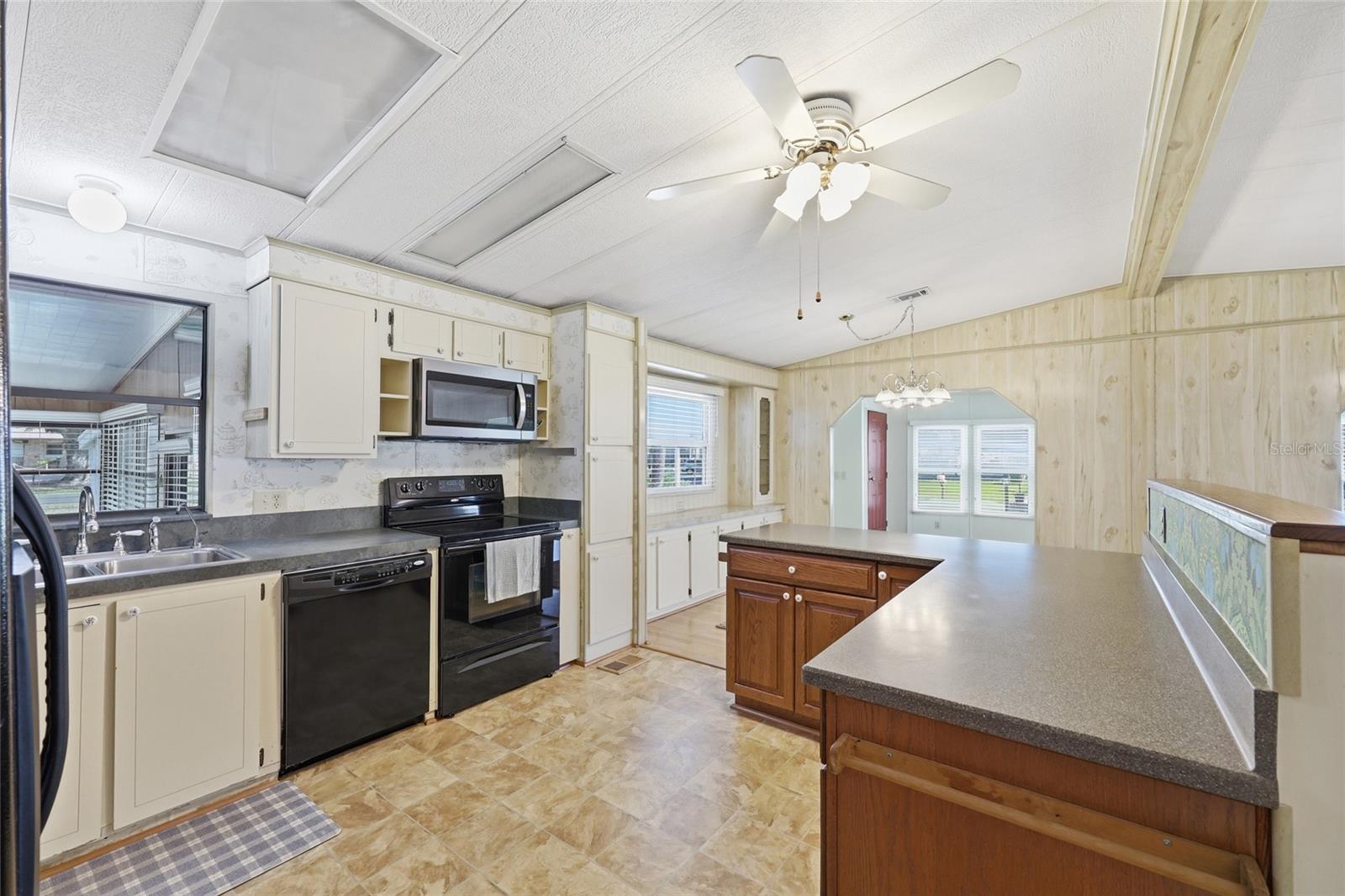 Image 7 of 31 For 401 Tivoli Park Drive