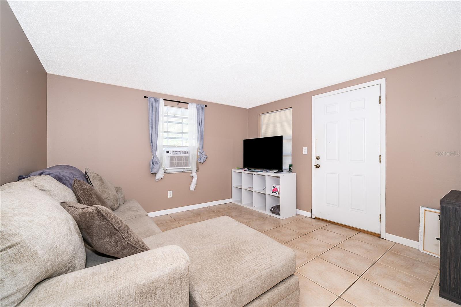 Image 7 of 27 For 11551 57th Court