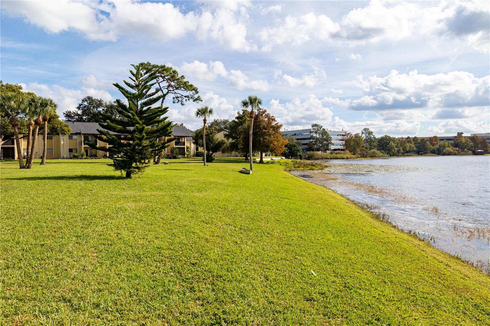 Image 19 of 26 For 920 Lake Destiny Road F