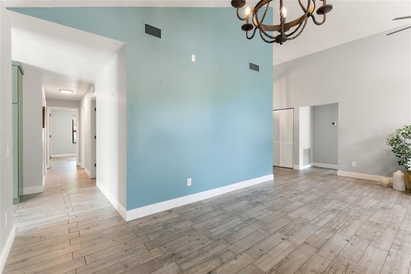 Image 13 of 41 For 7320 Farington Court