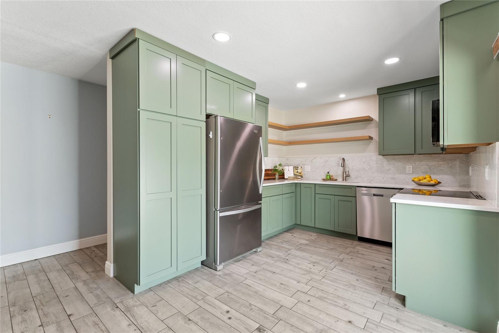 Image 14 of 41 For 7320 Farington Court