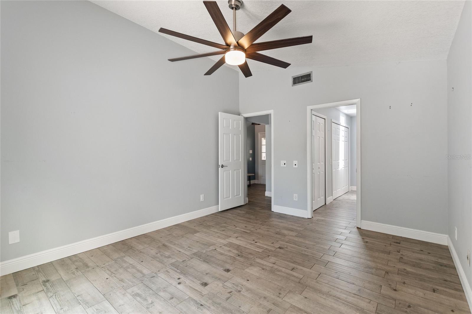 Image 21 of 41 For 7320 Farington Court