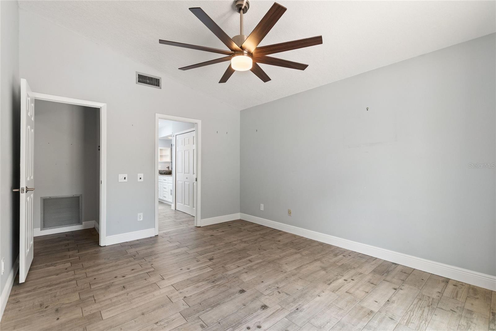 Image 22 of 41 For 7320 Farington Court