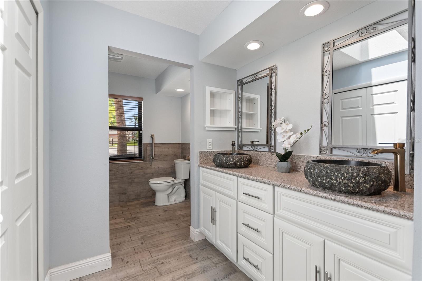 Image 25 of 41 For 7320 Farington Court