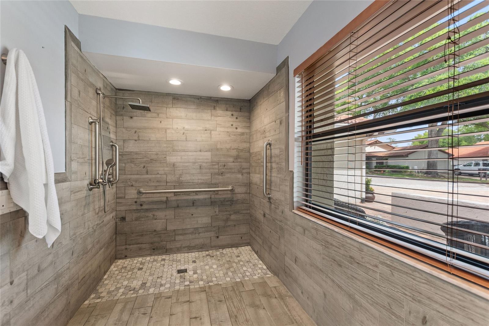 Image 26 of 41 For 7320 Farington Court