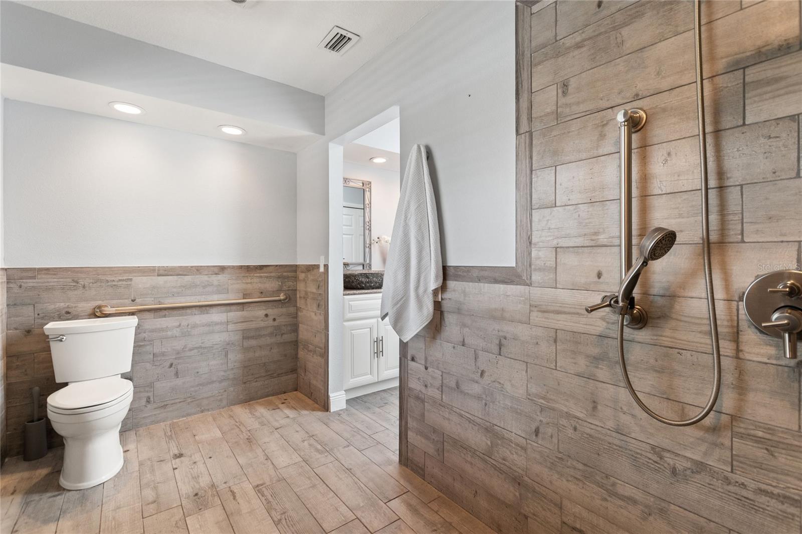 Image 27 of 41 For 7320 Farington Court