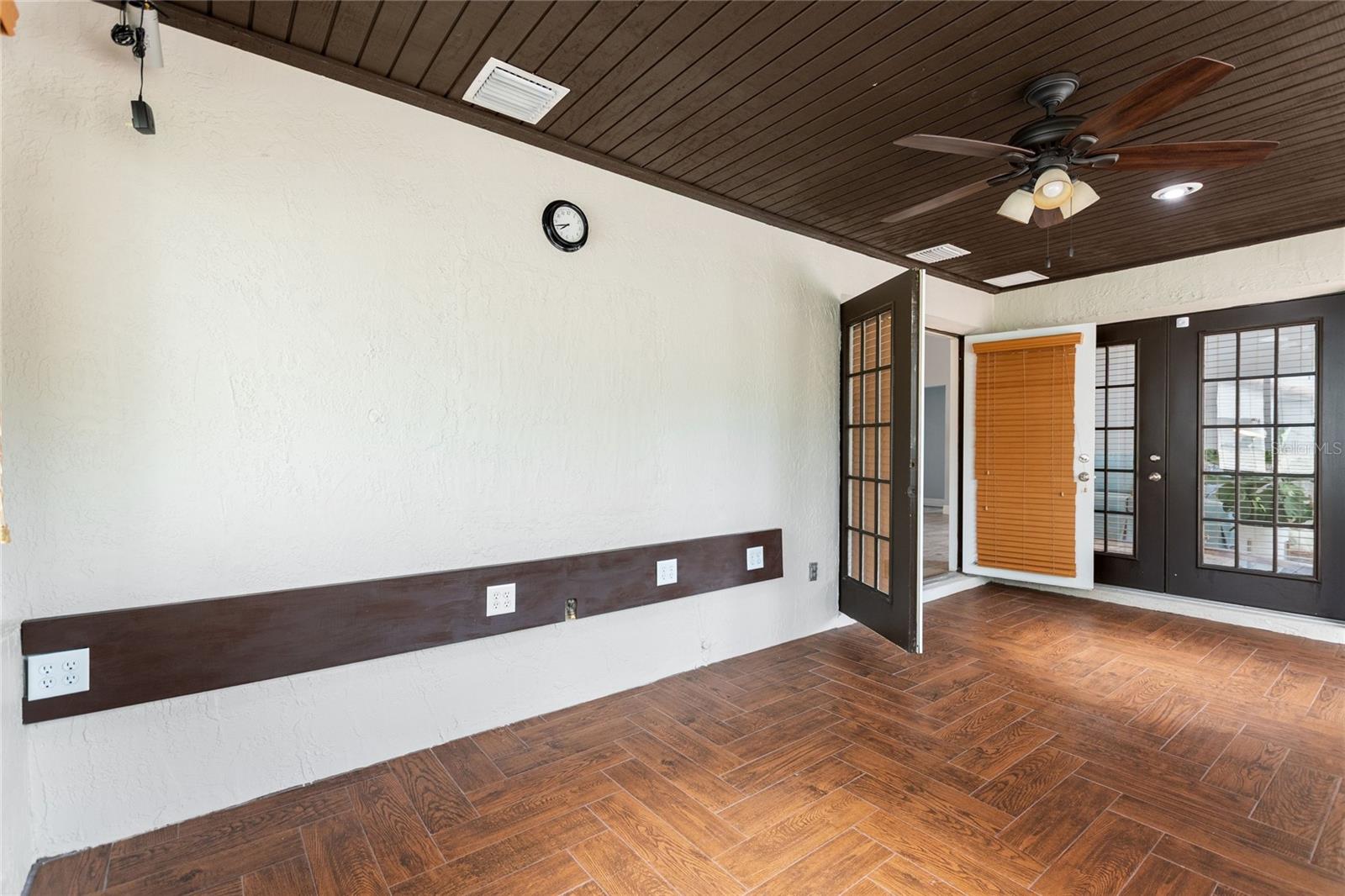 Image 34 of 41 For 7320 Farington Court