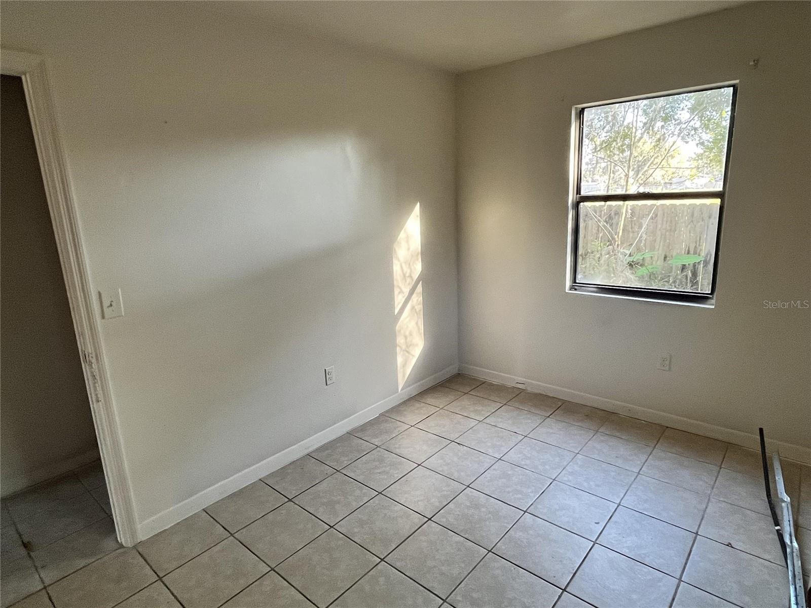 Listing photo id 3 for 1290 Henson Lane