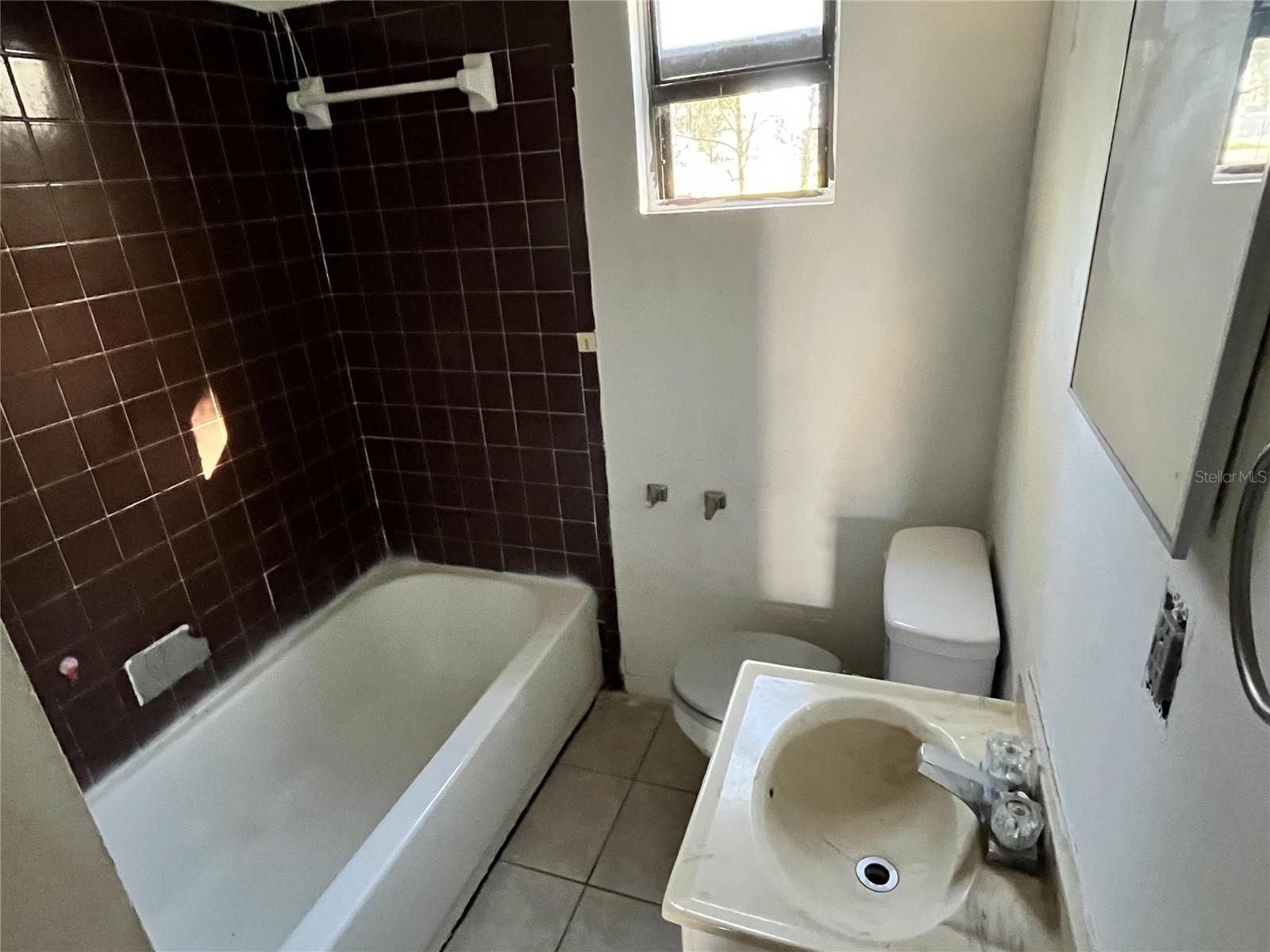 Listing photo id 4 for 1290 Henson Lane