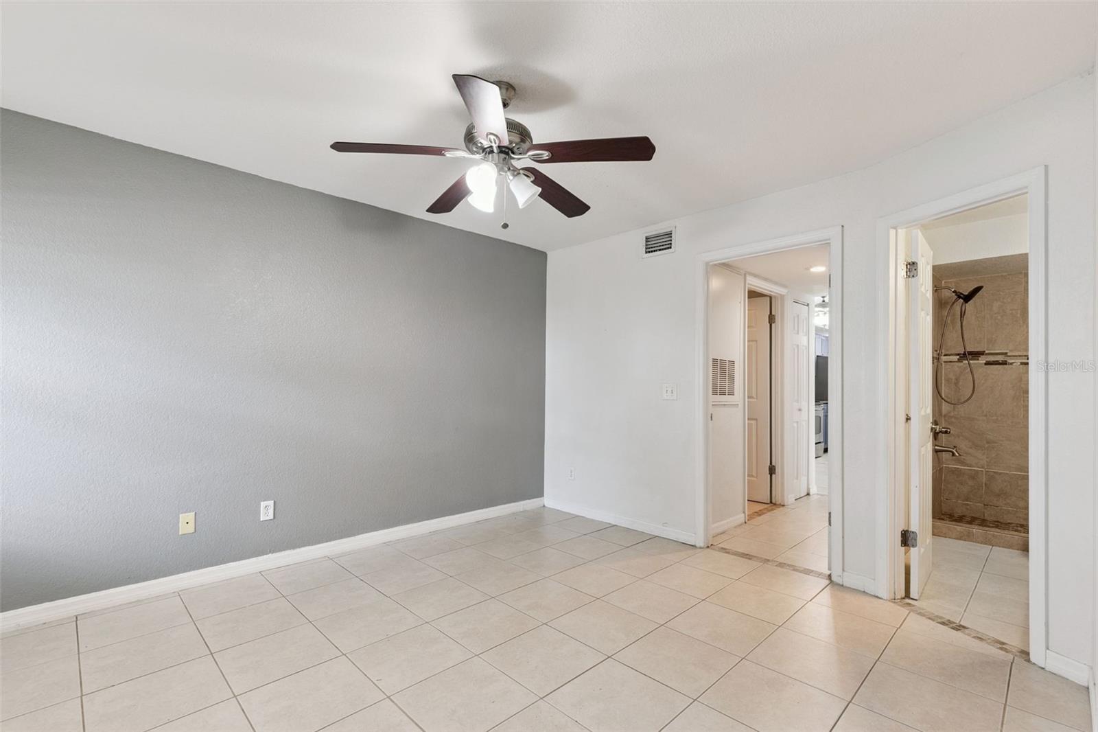 Image 10 of 16 For 5112 Conroy Road 311