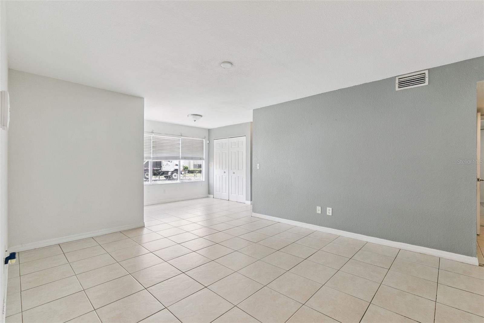 Image 4 of 16 For 5112 Conroy Road 311