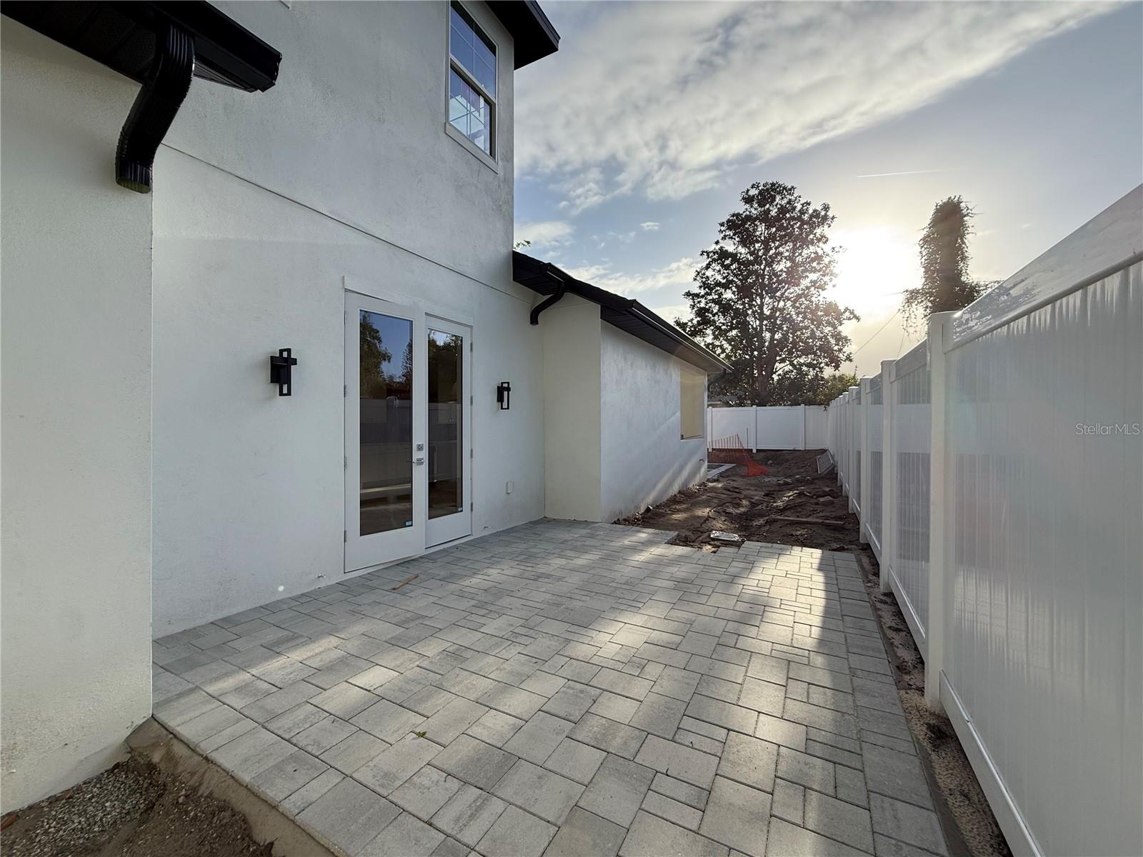 Listing photo id 12 for 2430 Chantilly Avenue