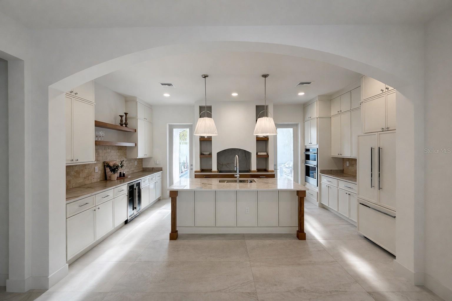 Listing photo id 3 for 2430 Chantilly Avenue