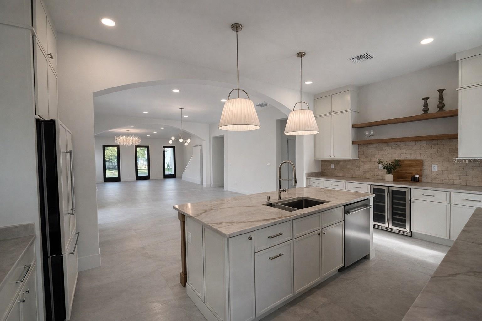 Listing photo id 4 for 2430 Chantilly Avenue