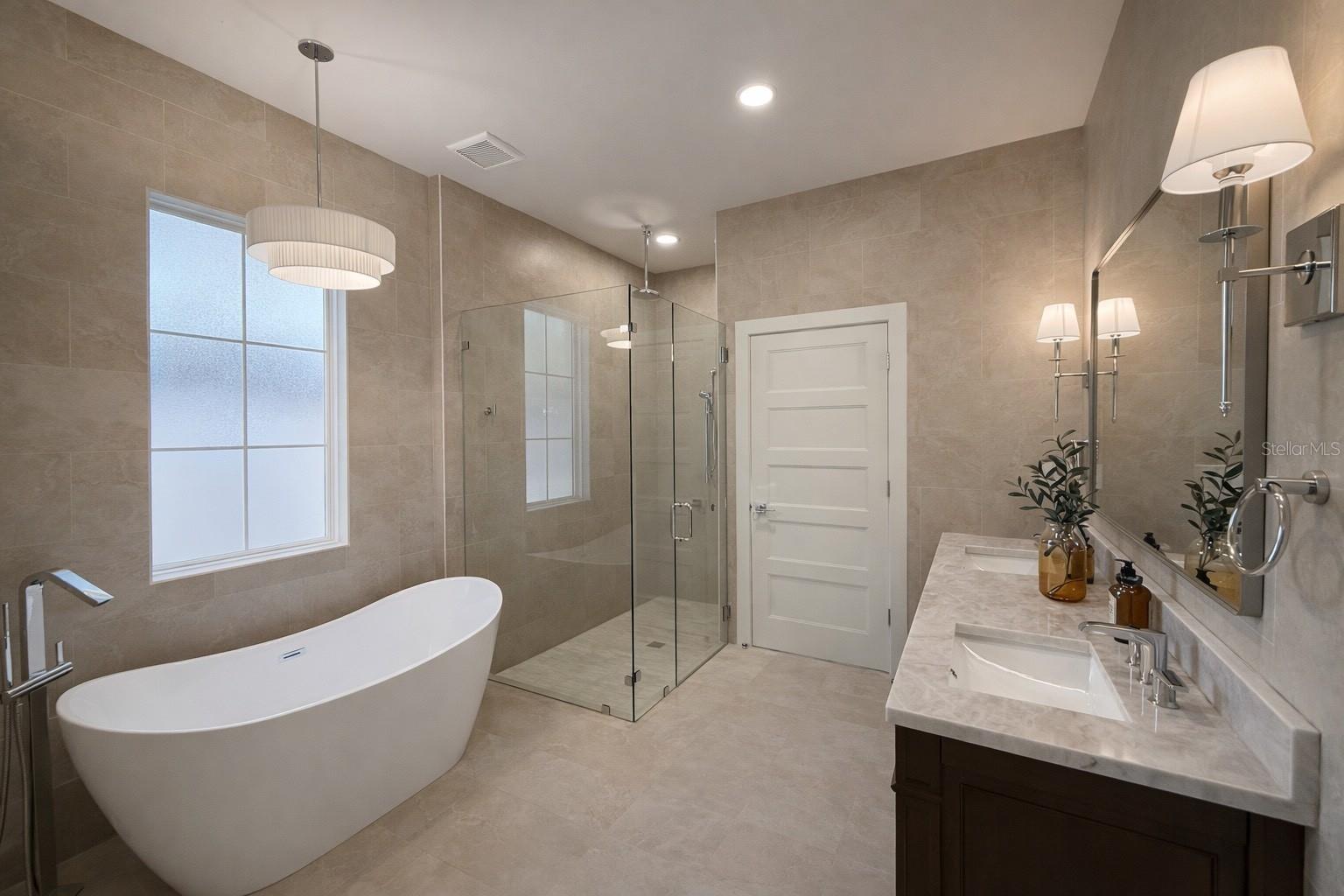 Listing photo id 6 for 2430 Chantilly Avenue