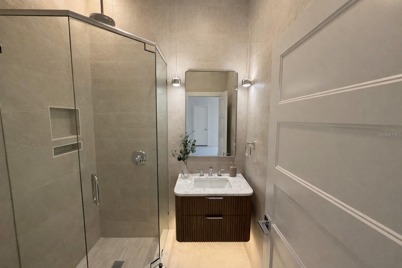 Listing photo id 7 for 2430 Chantilly Avenue