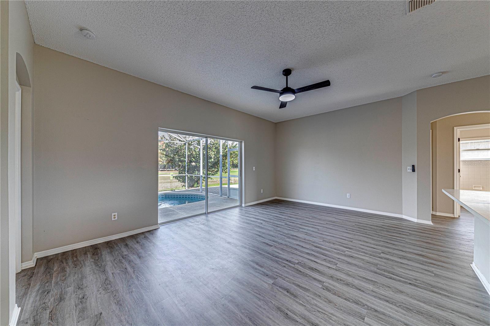 Image 19 of 40 For 745 Jaybee Avenue