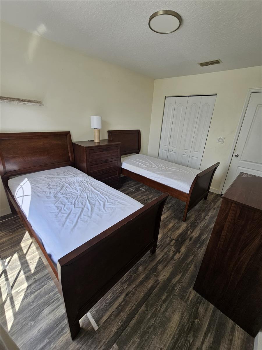 Image 16 of 31 For 8825 Kensington Court