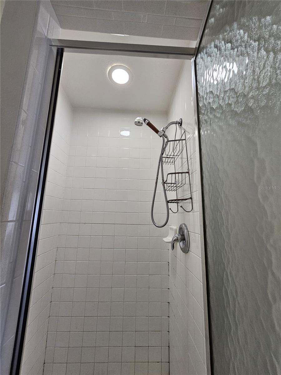 Image 17 of 31 For 8825 Kensington Court