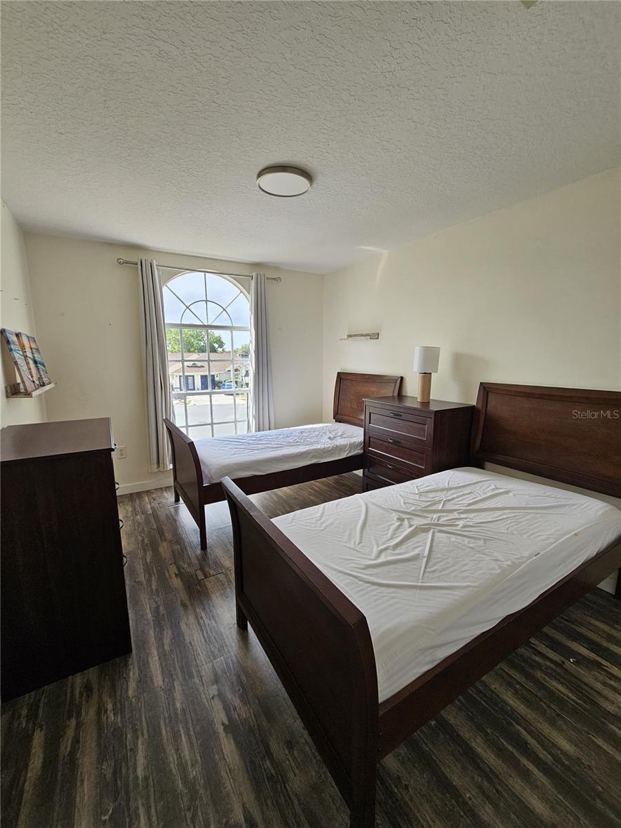 Image 9 of 31 For 8825 Kensington Court