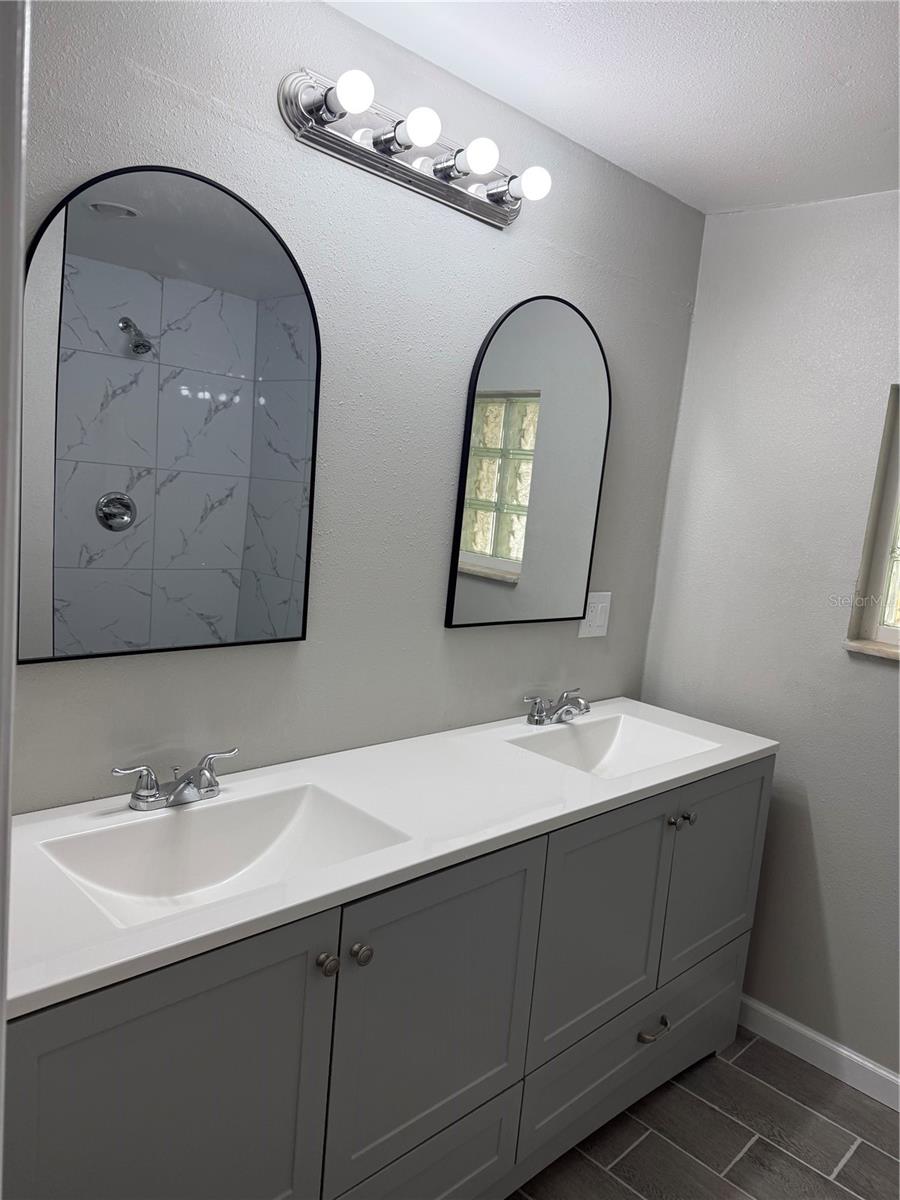 Image 10 of 21 For 421 Warren Avenue