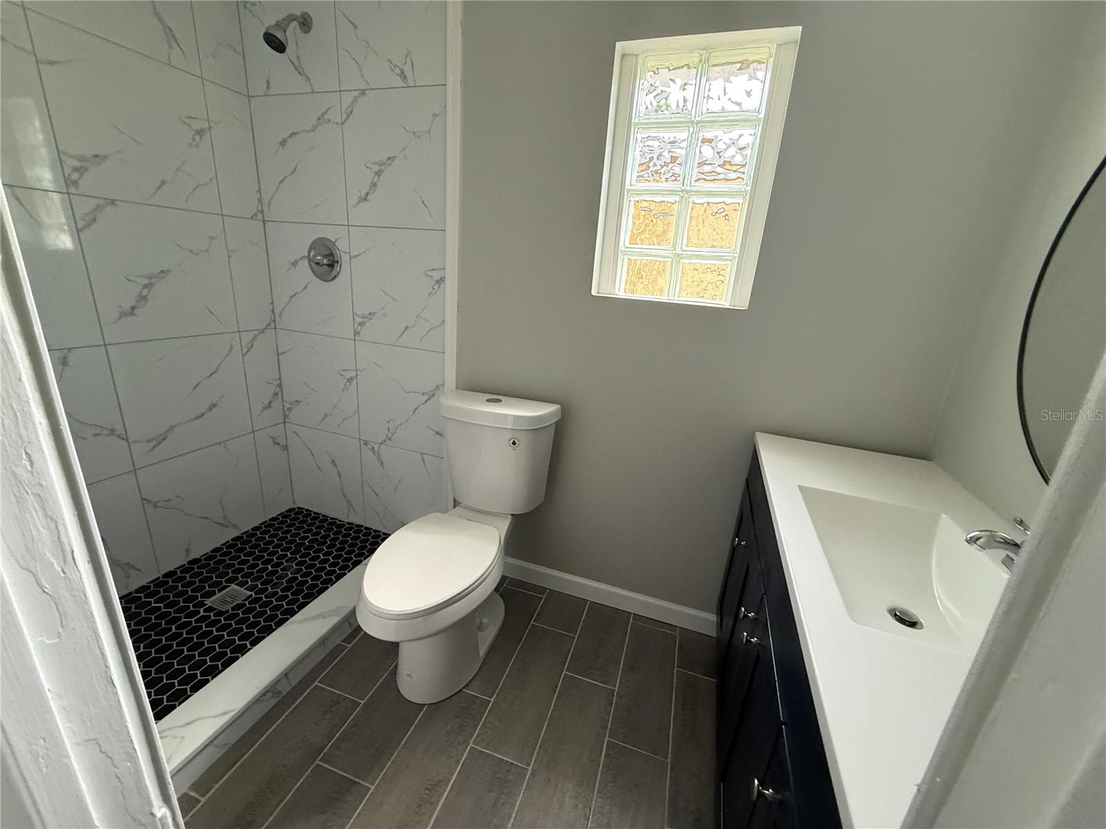 Image 14 of 21 For 421 Warren Avenue