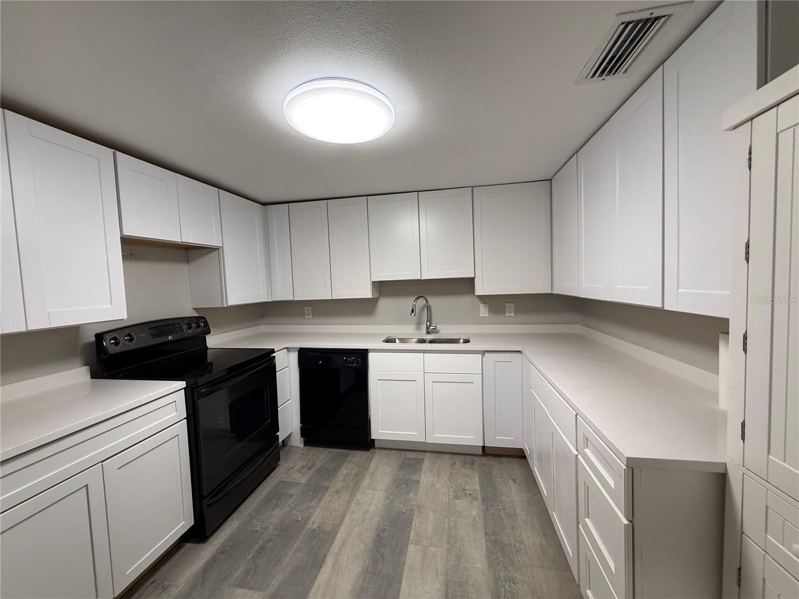 Image 8 of 21 For 421 Warren Avenue