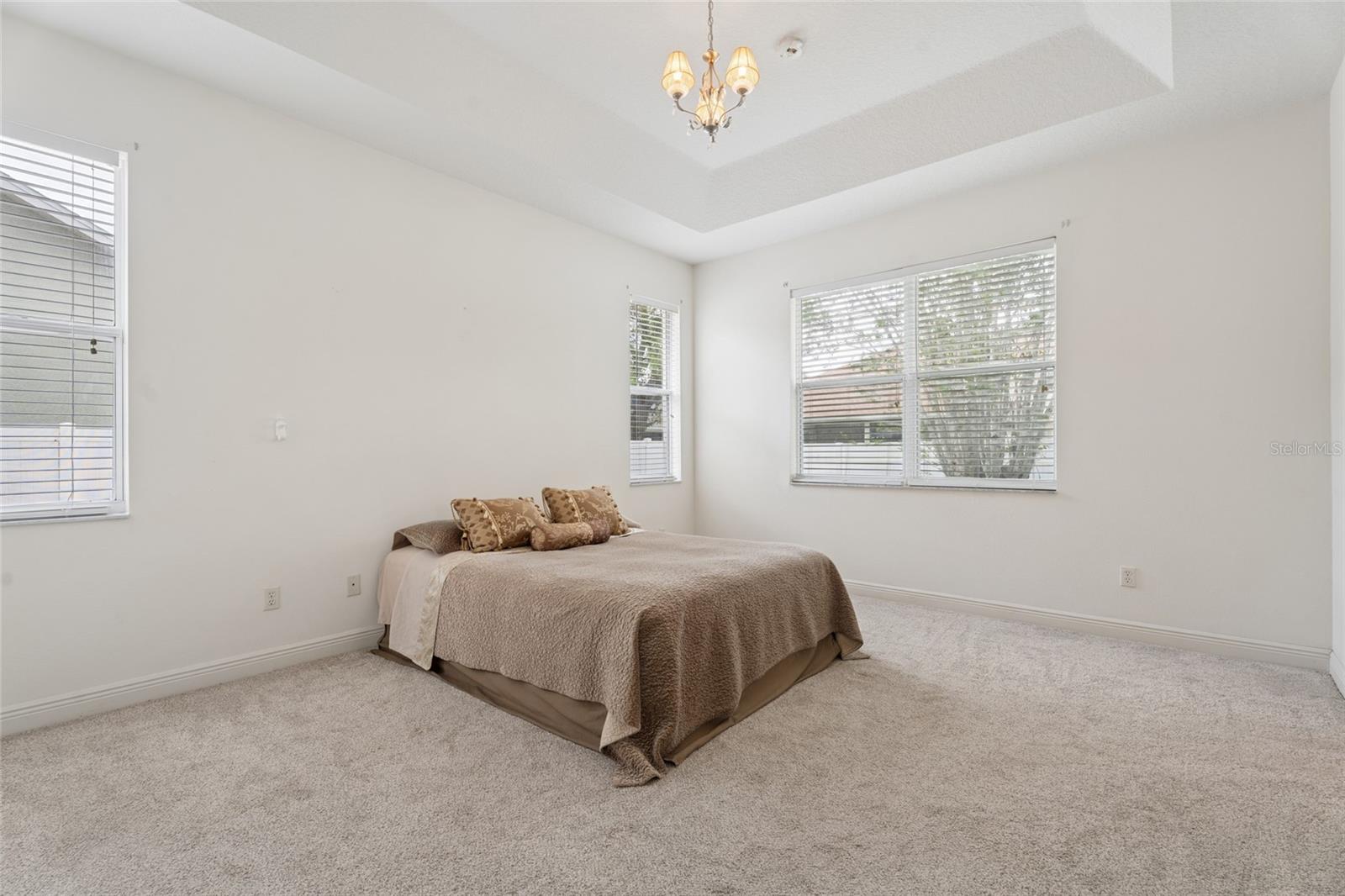 Image 13 of 39 For 14227 Lake Live Oak Drive