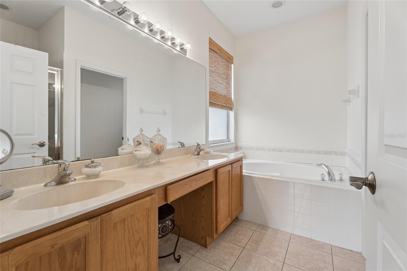 Image 15 of 39 For 14227 Lake Live Oak Drive