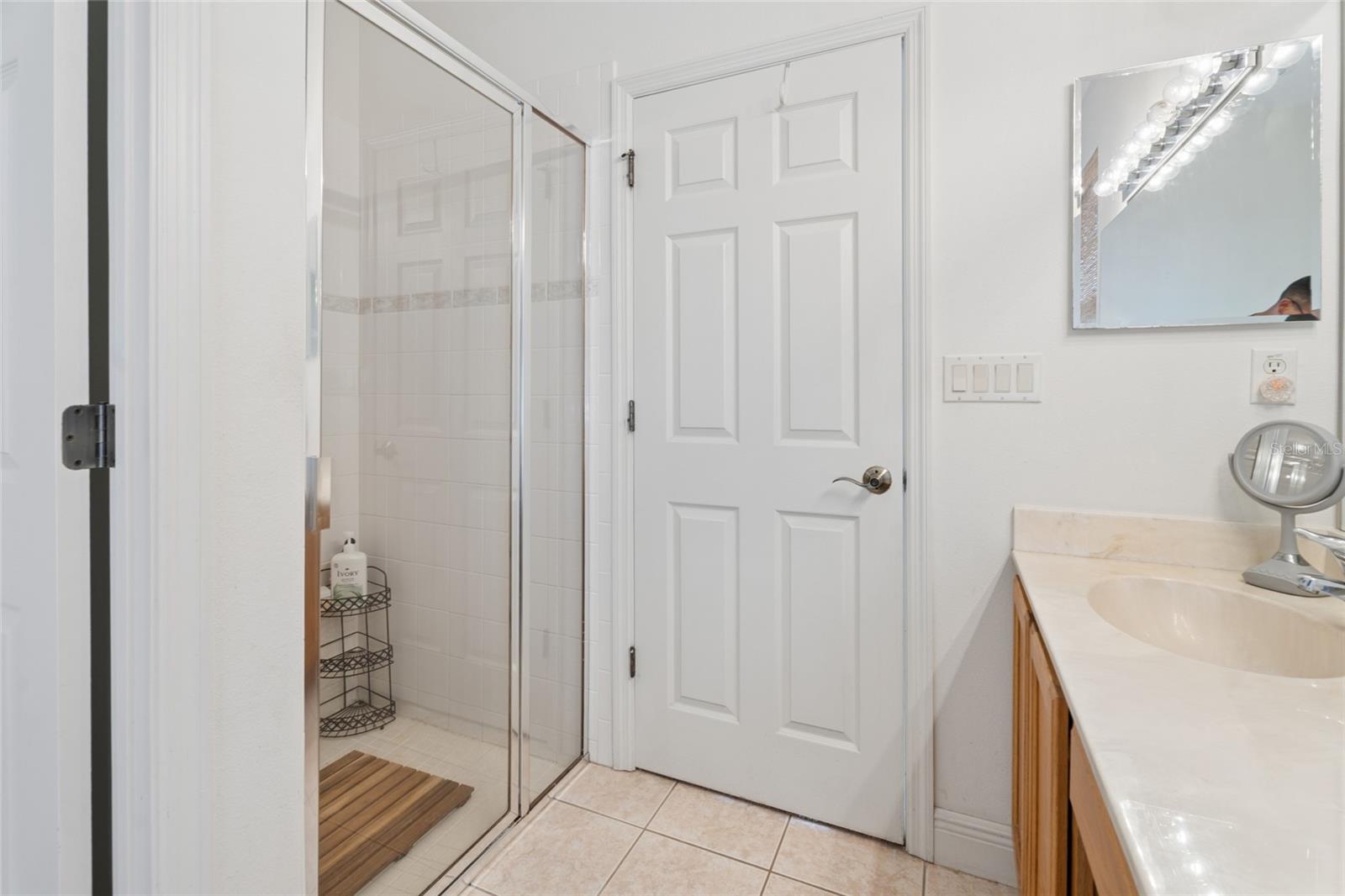 Image 17 of 39 For 14227 Lake Live Oak Drive