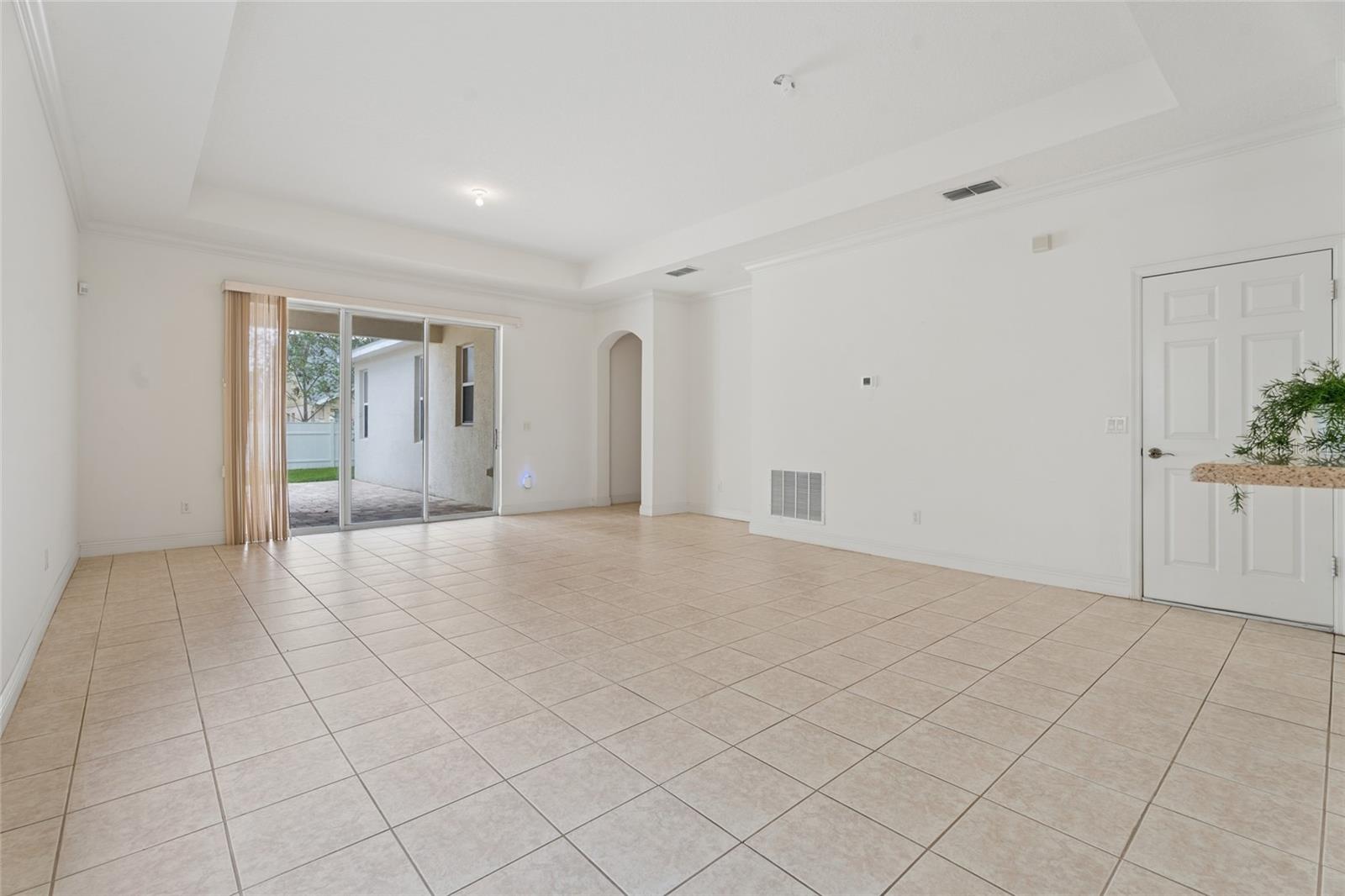 Image 6 of 39 For 14227 Lake Live Oak Drive