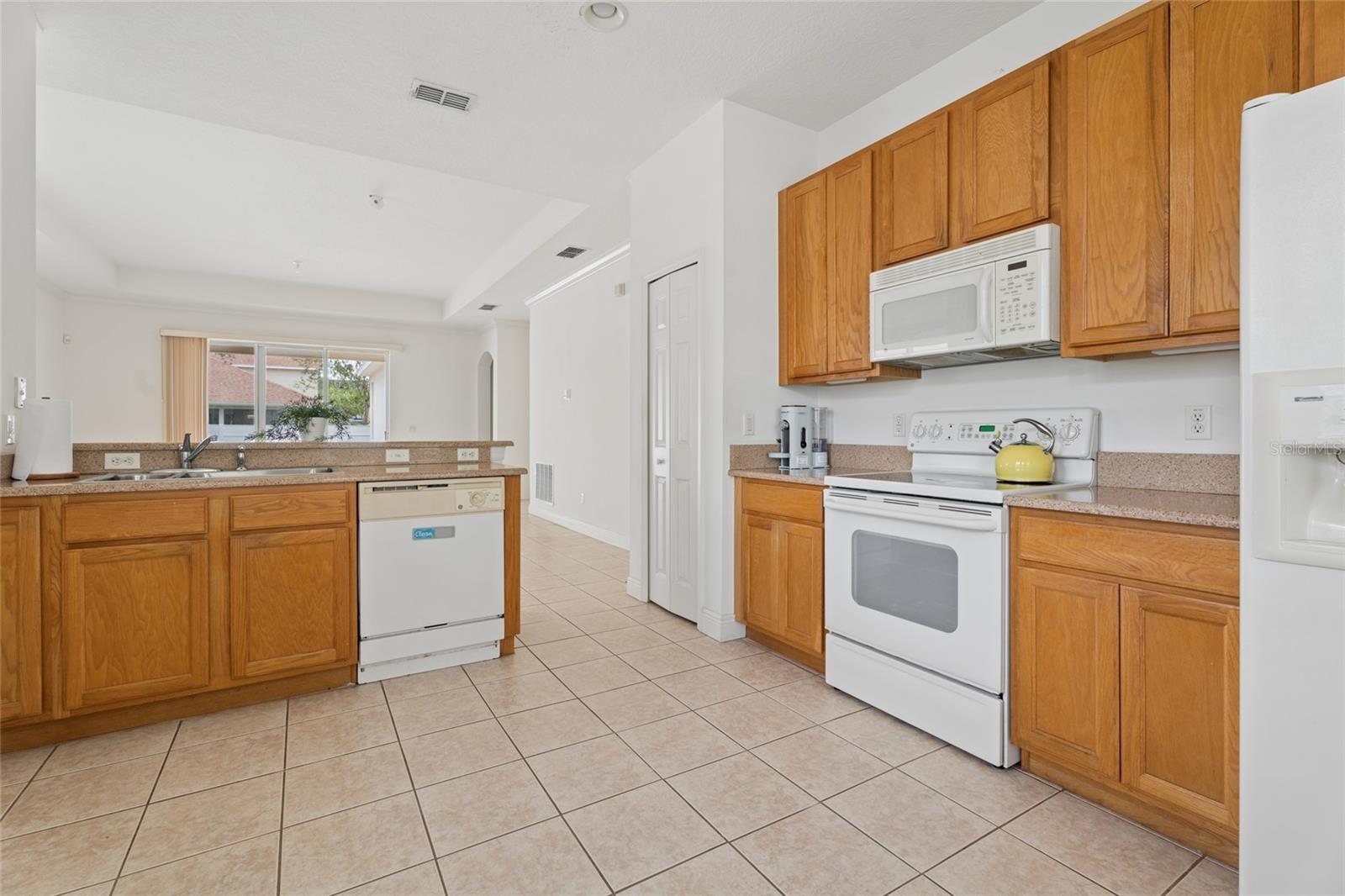 Image 9 of 39 For 14227 Lake Live Oak Drive