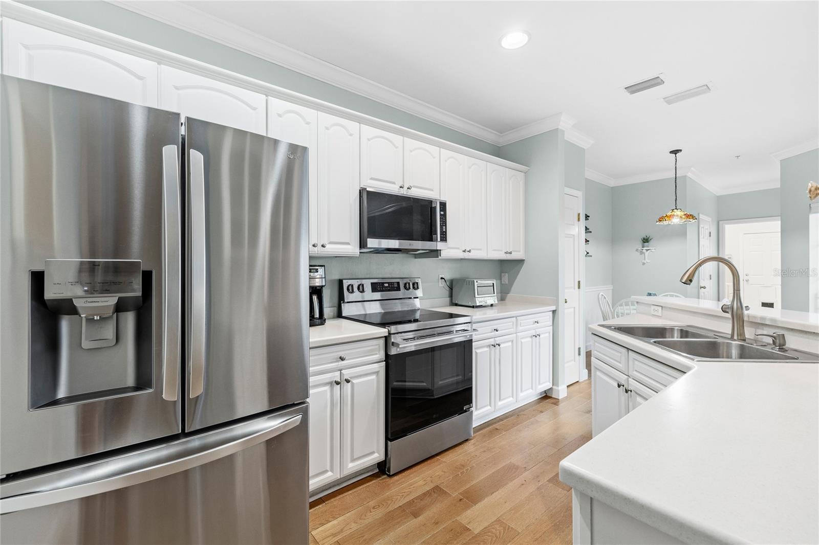 Image 4 of 43 For 9850 Poplar Place