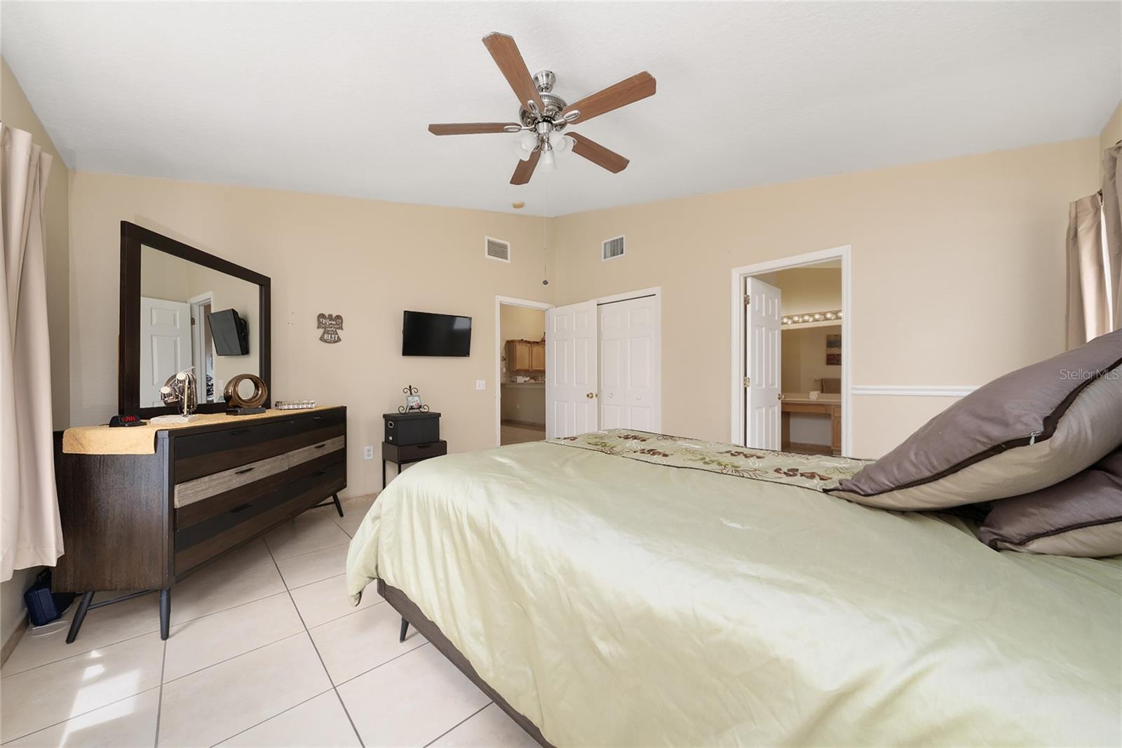 Image 18 of 44 For 831 Albi Court