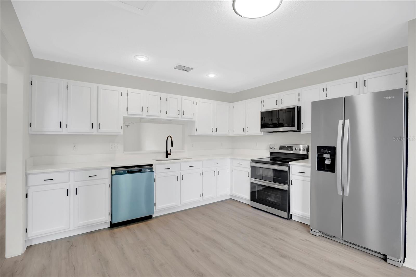 Image 10 of 27 For 932 Charing Cross Circle