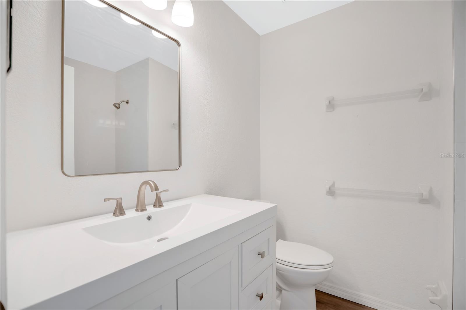 Image 17 of 27 For 932 Charing Cross Circle