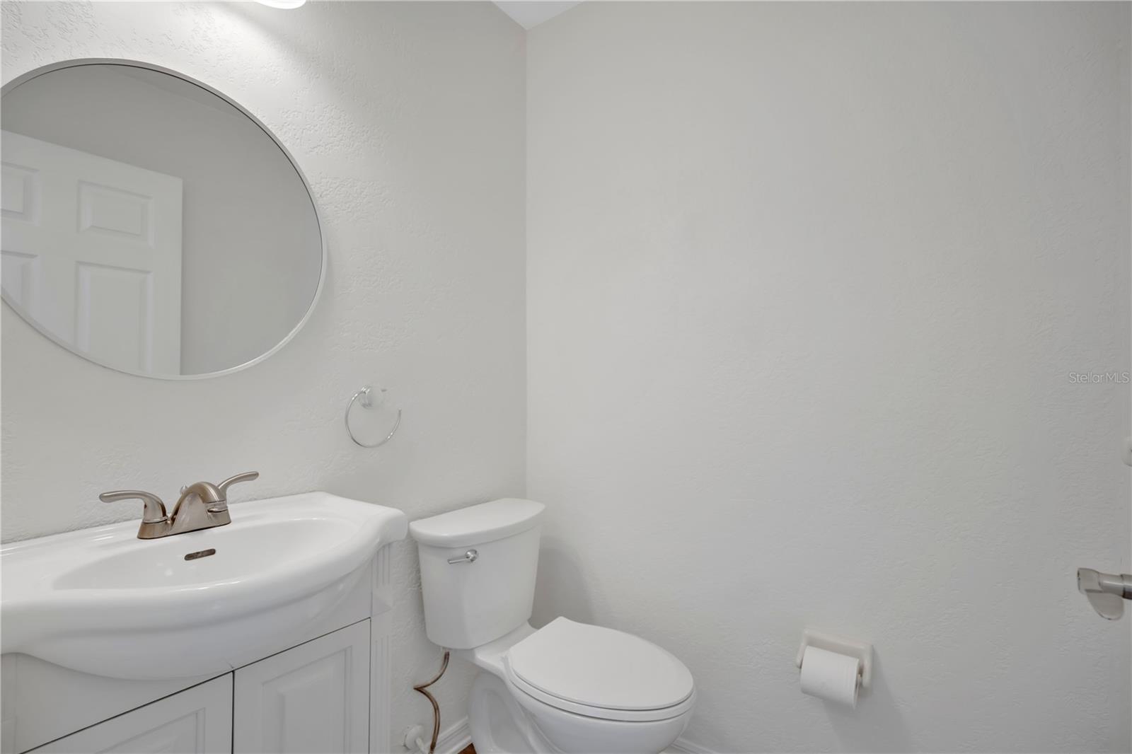 Image 19 of 27 For 932 Charing Cross Circle