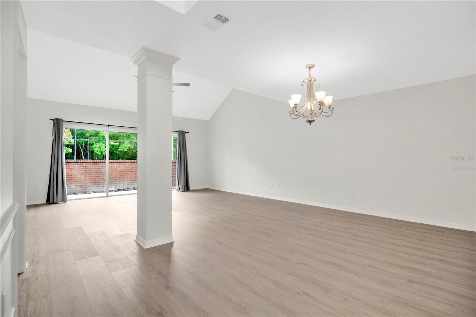 Image 6 of 27 For 932 Charing Cross Circle