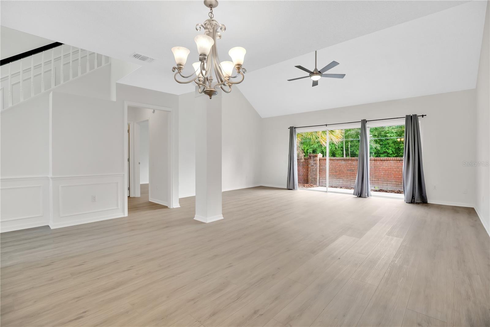 Image 7 of 27 For 932 Charing Cross Circle