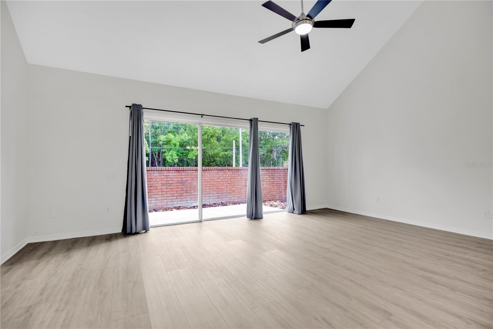 Image 8 of 27 For 932 Charing Cross Circle