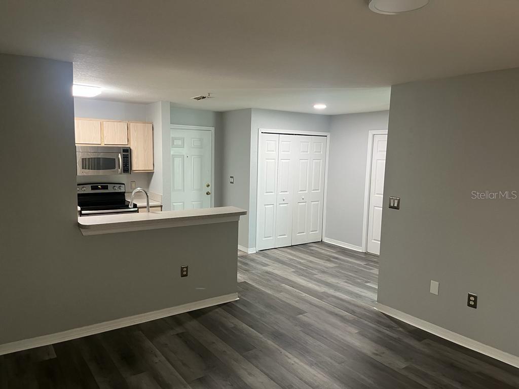 Image 11 of 38 For 5467 Vineland Road 6214