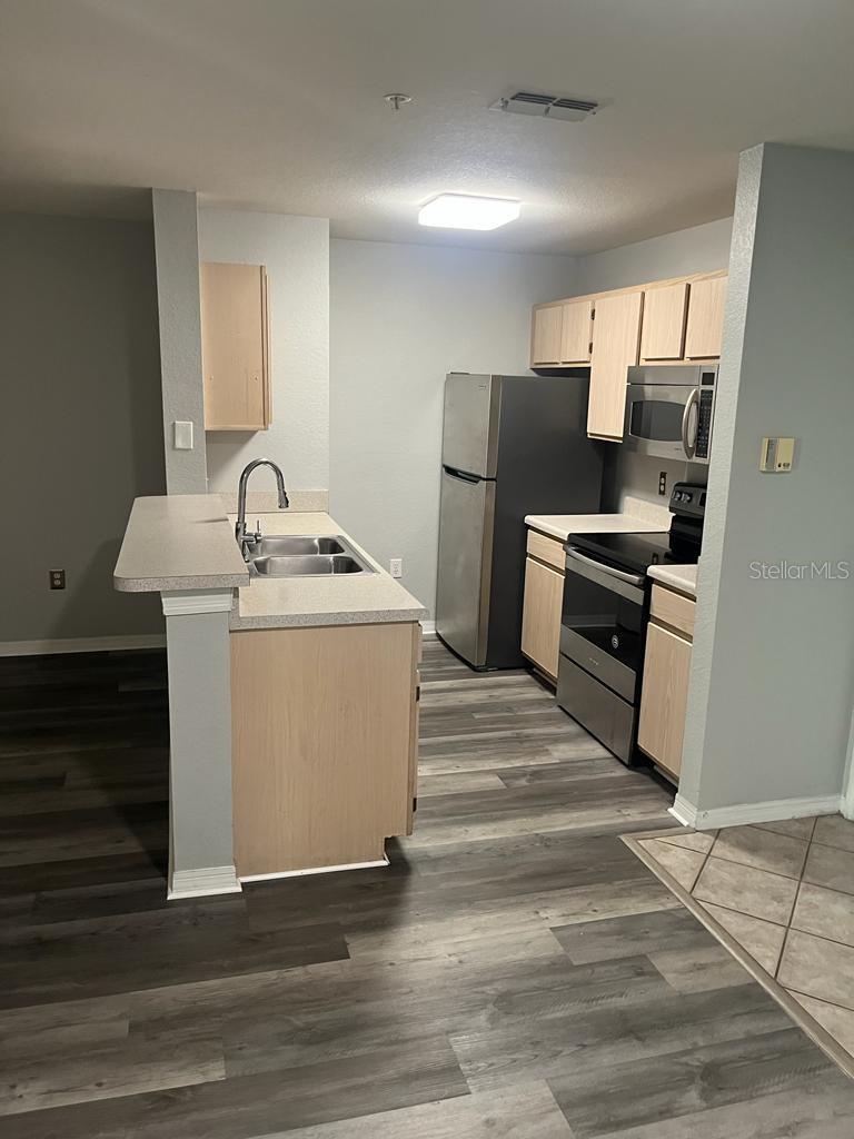 Image 12 of 38 For 5467 Vineland Road 6214