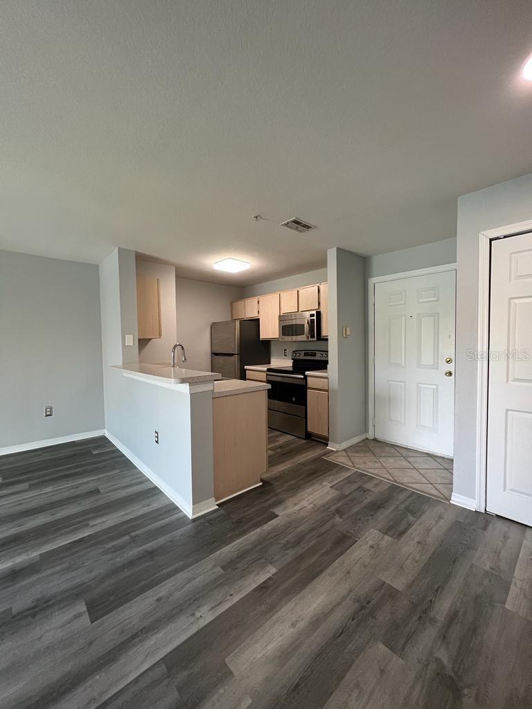 Image 13 of 38 For 5467 Vineland Road 6214