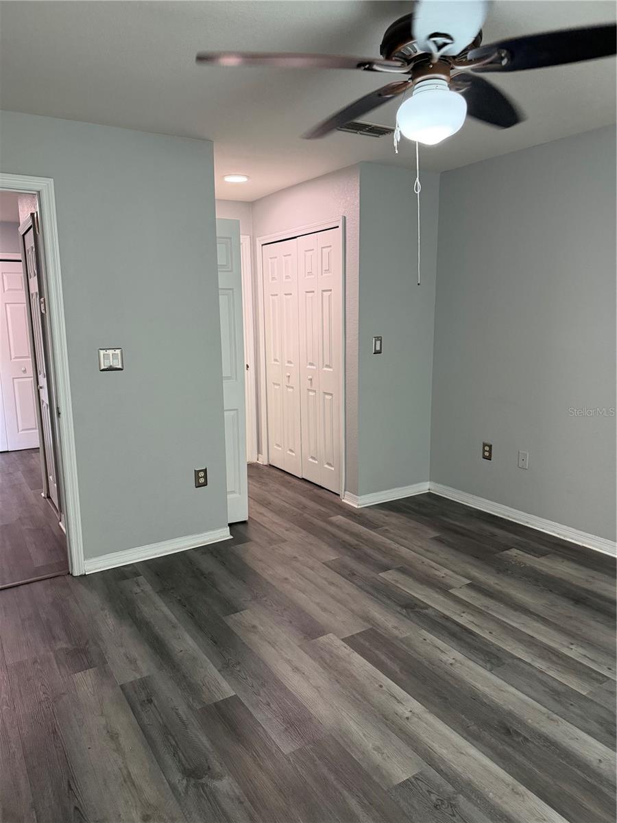 Image 17 of 38 For 5467 Vineland Road 6214