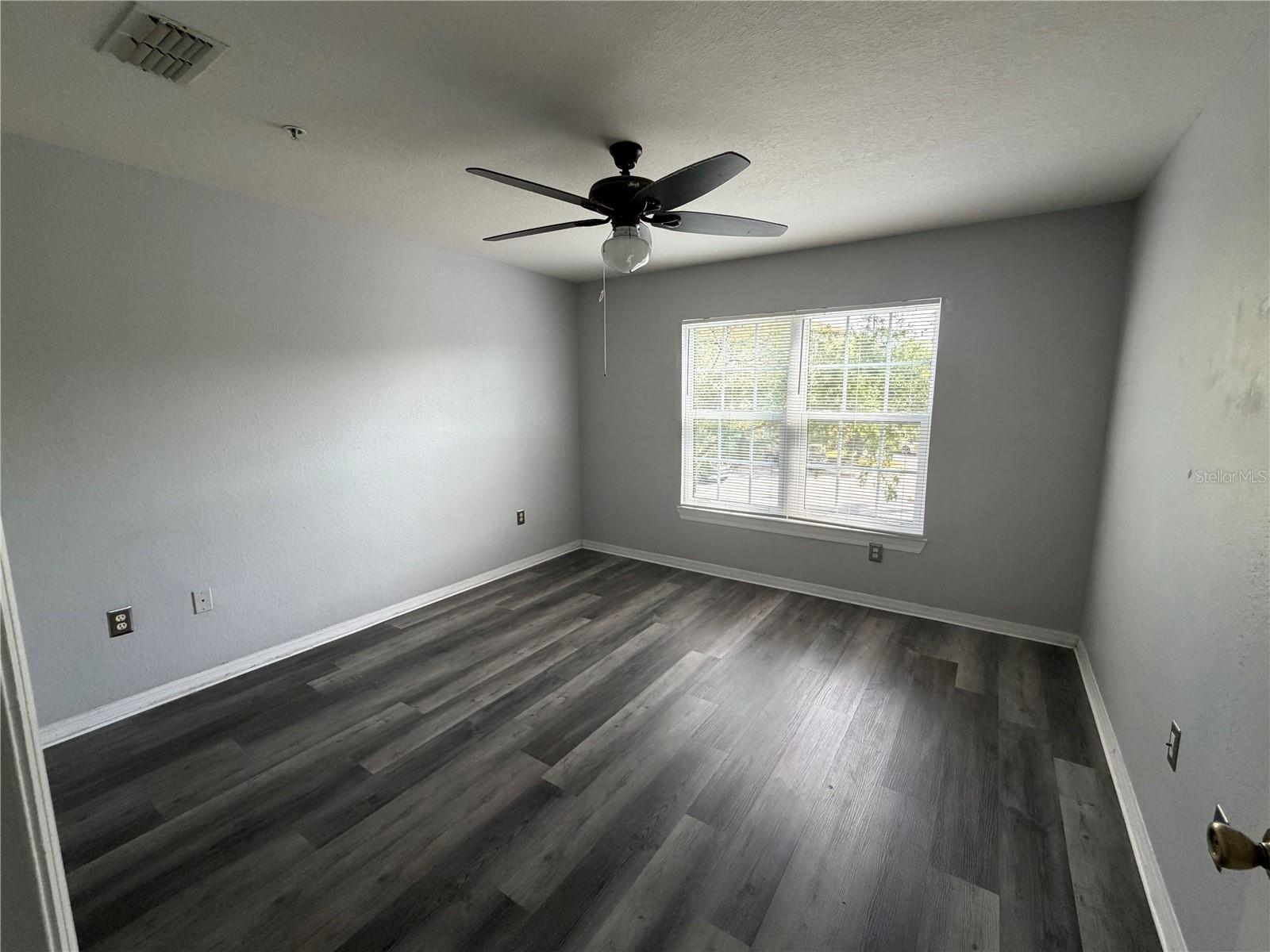 Image 19 of 38 For 5467 Vineland Road 6214